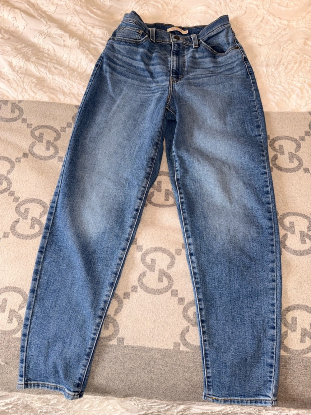 Levi’s High Waisted Mom Jean Classic High-Rise Blue Women's Jeans, no rips, 26